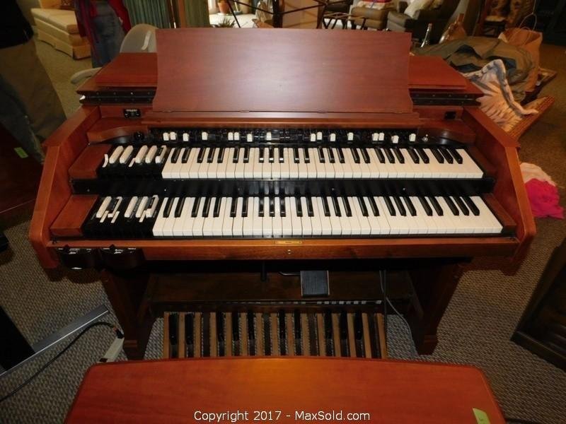 Electric Organ With Wurlitzer Sound Cabinet