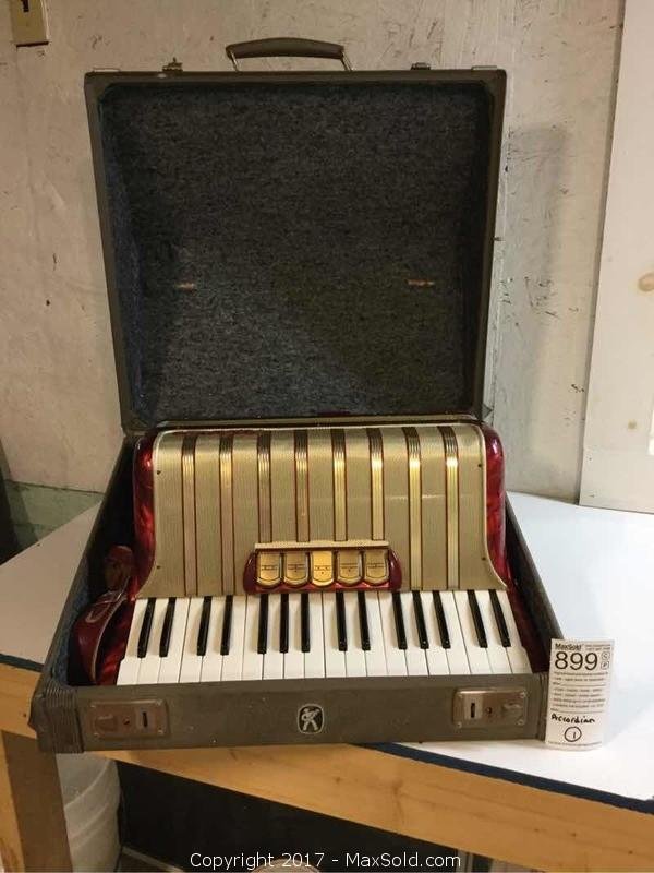 Hohner Concerto III Accordion