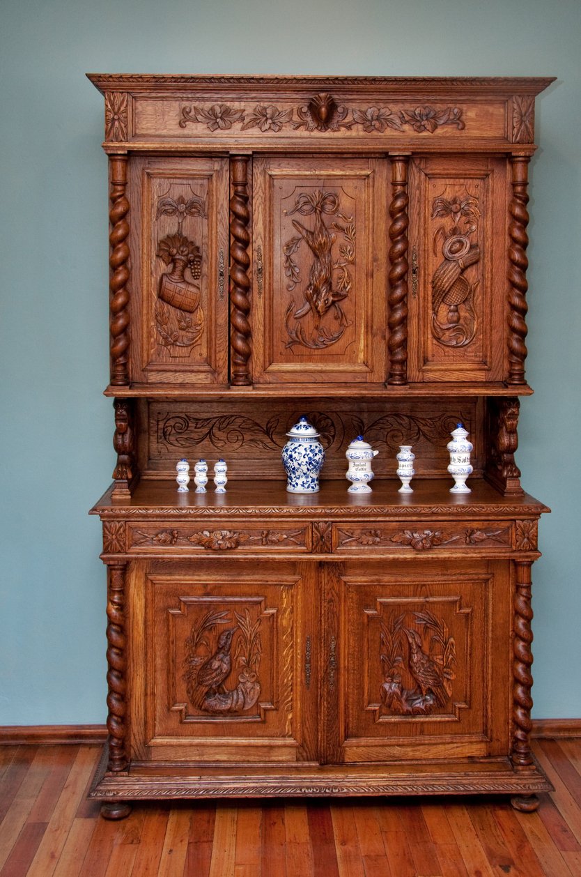 Identifying Antique China  Cabinets 